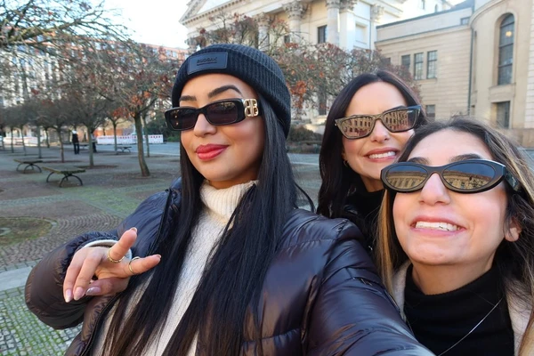 Giovanna Santos e Gabriella Santos, filhas de Vampeta, e a mãe, Roberta Soares Galiza por Reprodução/Instagram