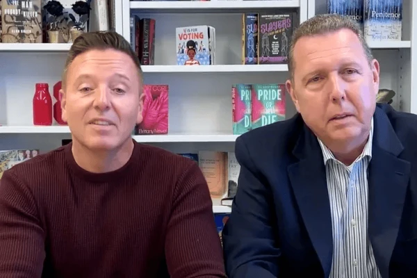 John Edward (médium) e Robert Hilland (policial)