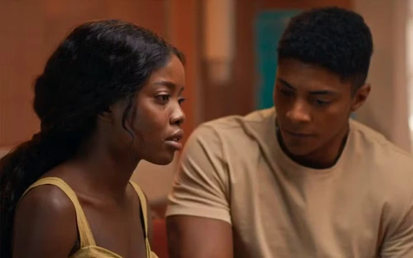 Leona (Clara Moneke) e Marlon (Humberto Morais) em 'Dona de Mim' por Reprodução/TV Globo