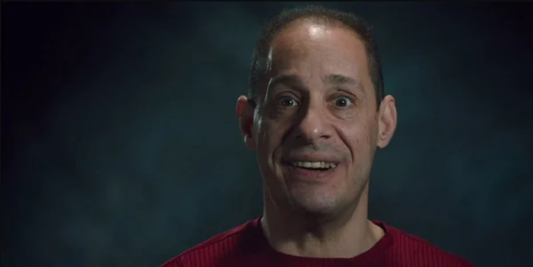 Os irmãos têm lutado há anos para que os responsáveis reconheçam o trauma que causaram por Reprodução/Three Identical Strangers