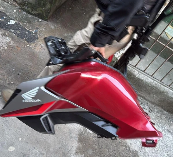Policiais  encontraram motocicletas desmontadas, motores e peças com restrição de furto e roubo, além de uma motocicleta com sinais de adulteração por Divulgação/ Ascom PCBA