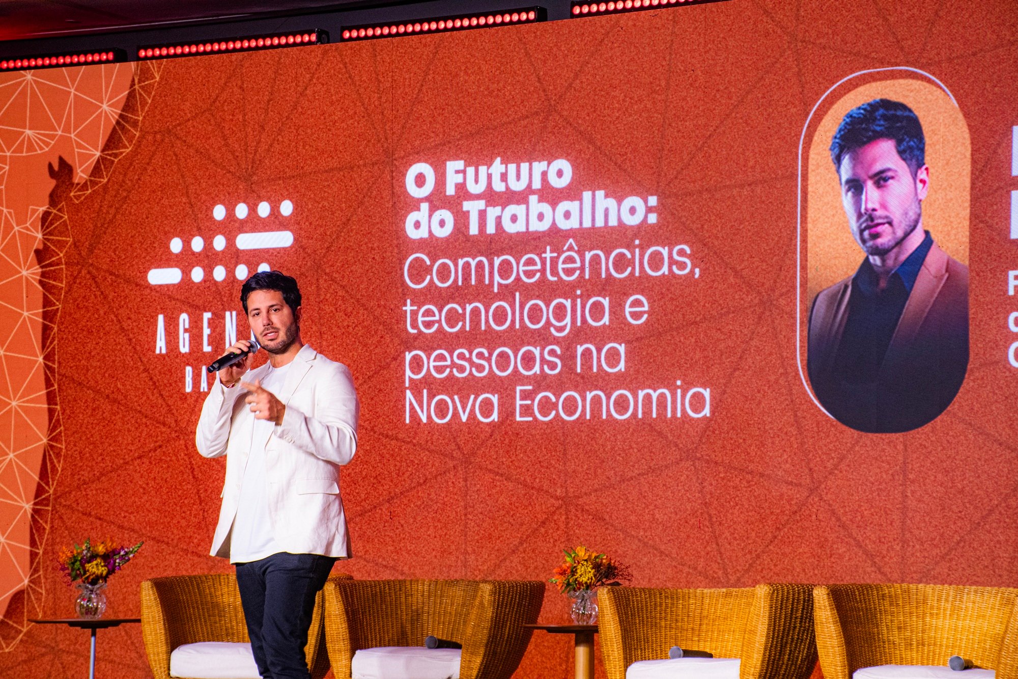 Fabio Duarte: o papel do creator não deve ser visto apenas como uma
profissão, mas como uma skill (habilidade) fundamental para qualquer carreira por Lucas Assis