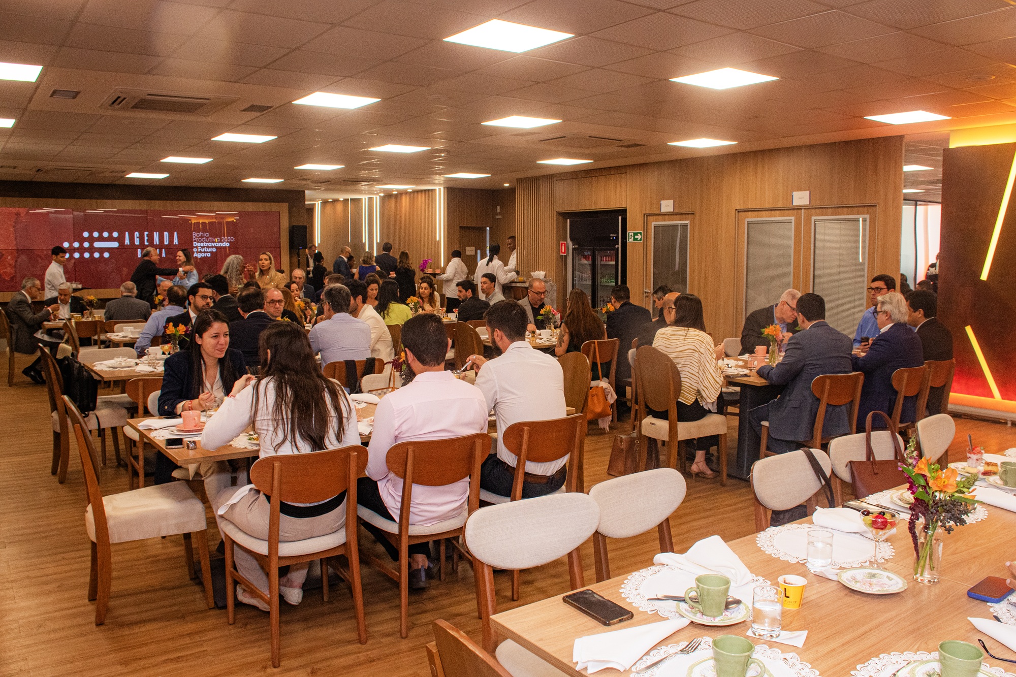 Café da manhã reuniu autoridades, empresários e palestrantes  por Lucas Assis