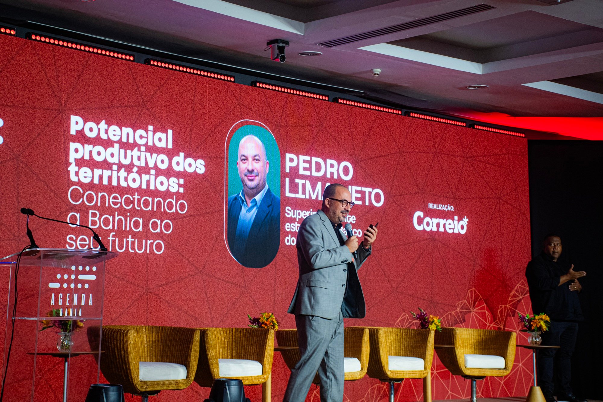 O superintendente estadual do Banco do Nordeste, Pedro Lima Neto, abriu
o Agenda Bahia 2025 destacando o papel dos pequenos empreendimentos e do
desenvolvimento territorial local  por Lucas Assis