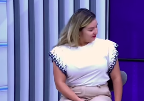 Apresentador caiu ao vivo por Reprodução | Redes Sociais