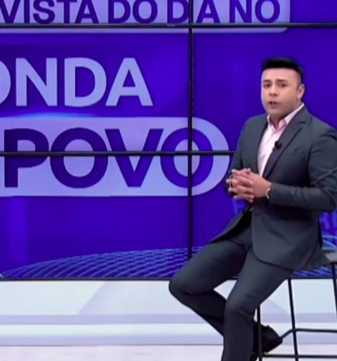 Apresentador caiu ao vivo por Reprodução | Redes Sociais