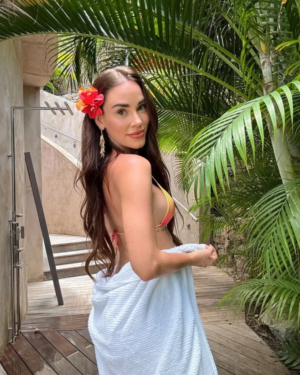 Christa B. Allen por Reprodução/Instagram