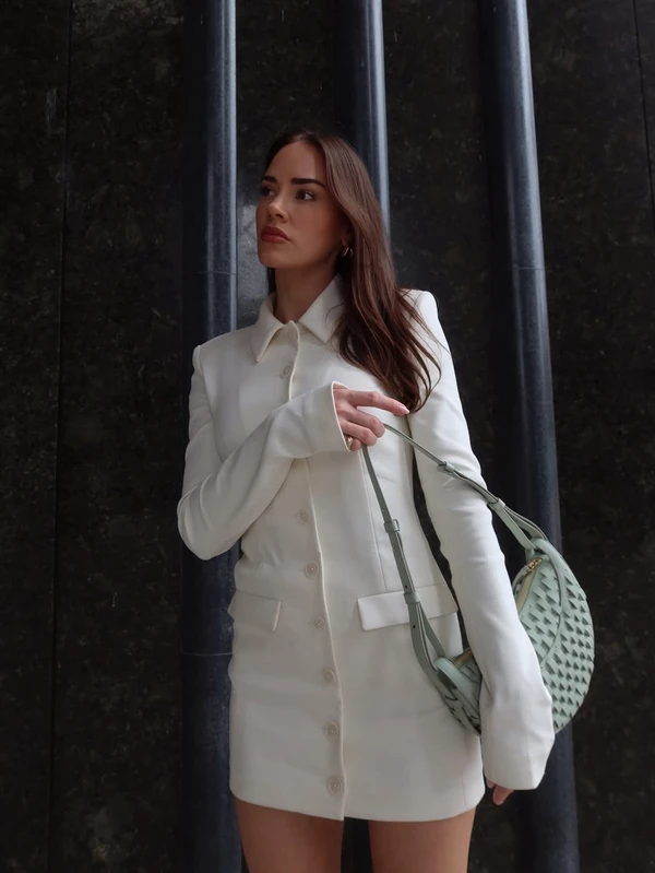 Christa B. Allen por Reprodução/Instagram