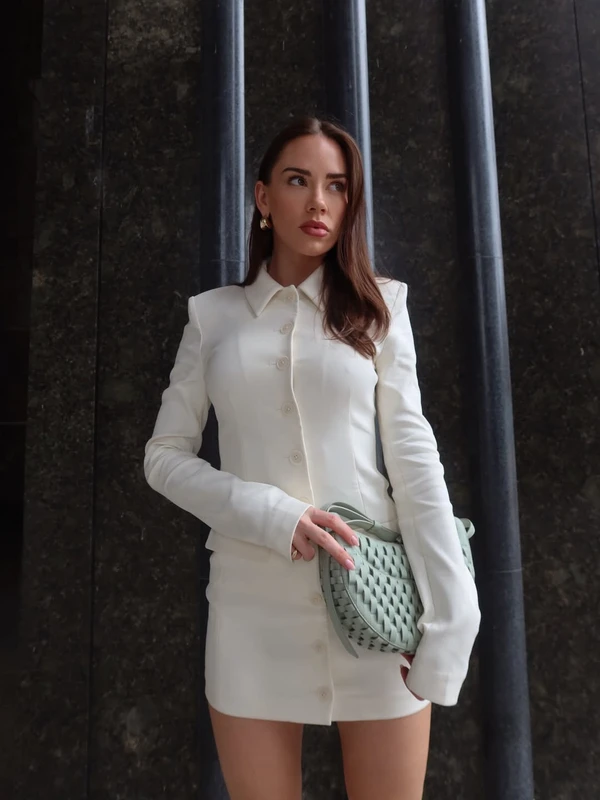 Christa B. Allen por Reprodução/Instagram