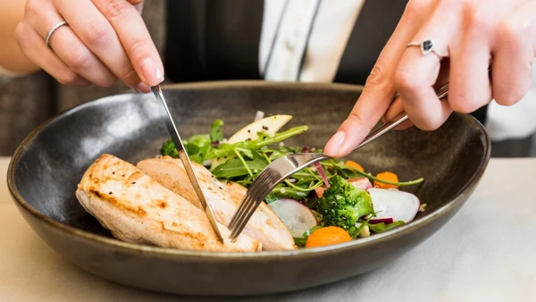 Como não é sintetizado naturalmente pelo corpo, é essencial incluir o mineral na alimentação do dia a dia