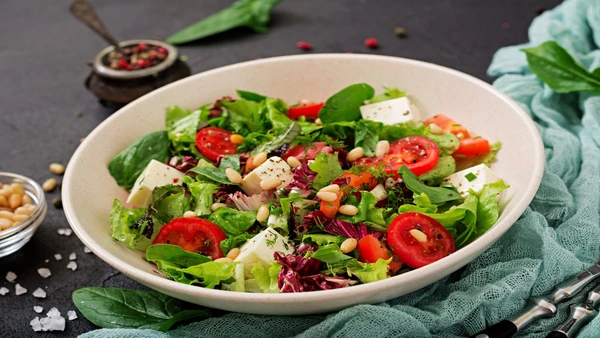 Descubra como uma salada rápida de fazer pode ser a chave para conquistar a barriga dos sonhos