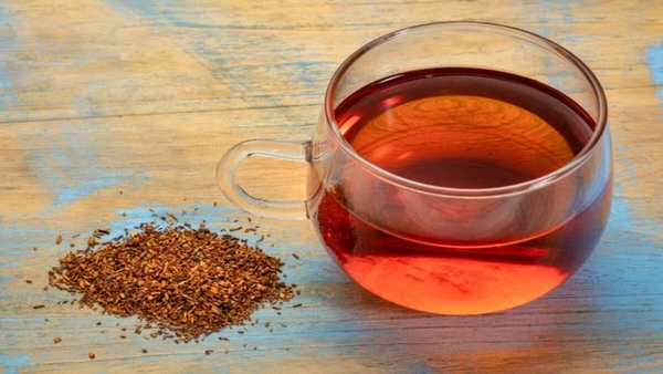 Mantenha o corpo mais leve durante o dia ao beber chá vermelho regularmente