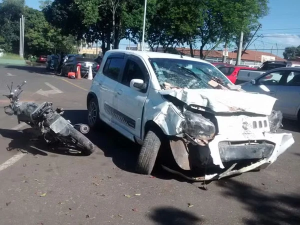 Veículo após o acidente, em 2015 por Reprodução/ Isabella Calzolari/G1