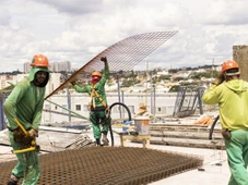 Imagem - Construtora abre 60 vagas de emprego em canteiros em Salvador