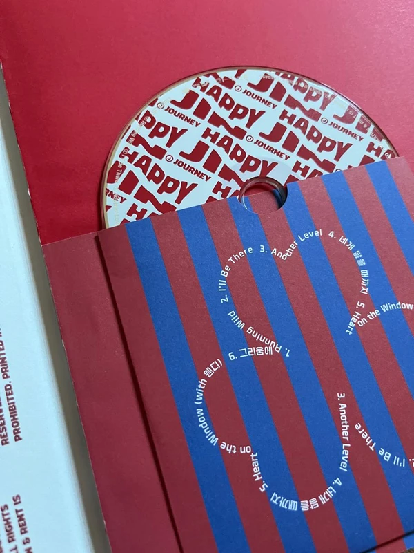 Detalhe do álbum Happy, do cantor Jin, do BTS por Arquivo pessoal