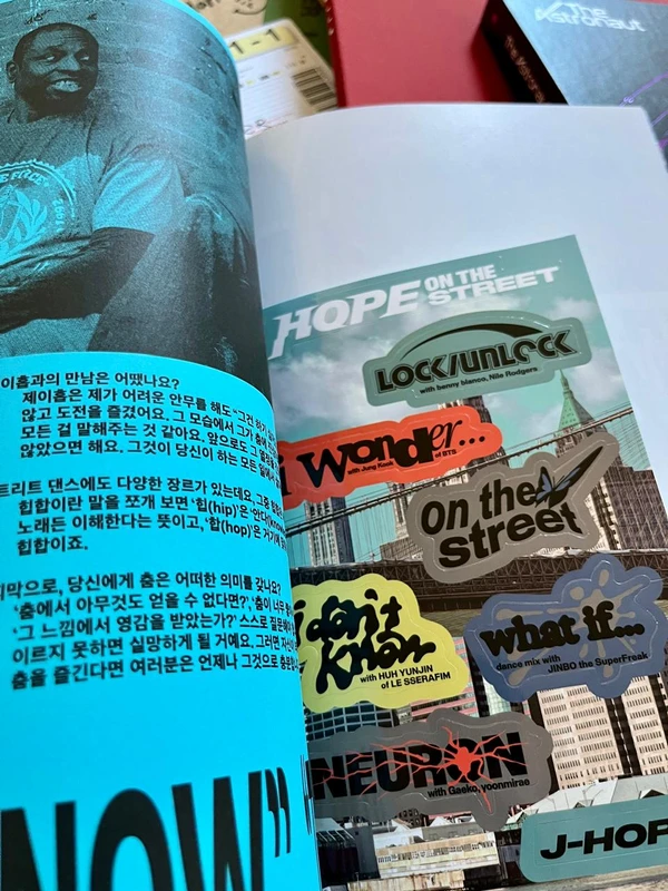 Detalhe de um dos álbuns do cantor J-hope por Arquivo pessoal