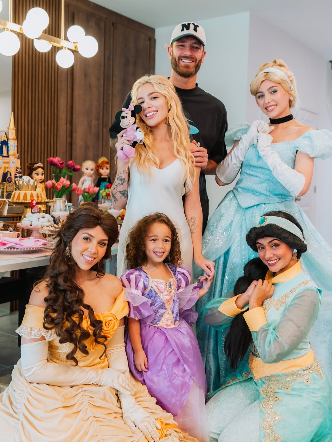 Karoline Lima, Léo Pereira e Cecília por Reprodução/Instagram