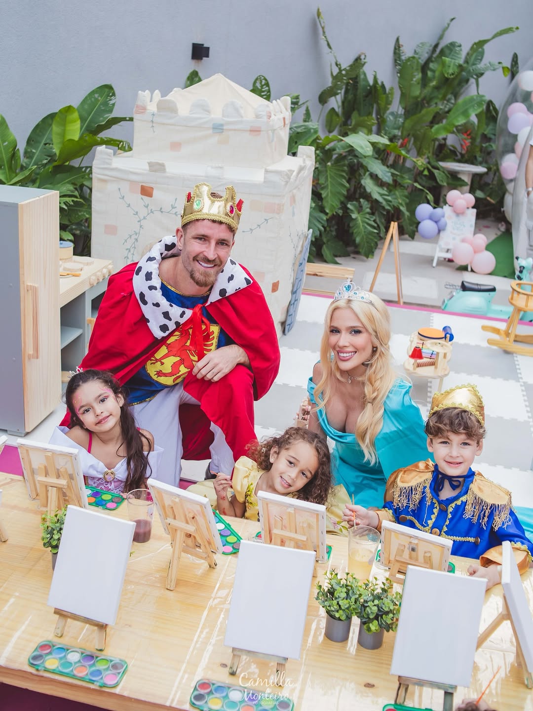 Karoline Lima, Léo Pereira e filhos por Reprodução/Instagram