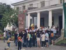 Imagem - Alunos da Ufba protestam contra falta de vagas no curso de Medicina