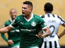 Imagem - Paulinho é flagrado em pagode no Rio durante clássico entre Palmeiras e Corinthians