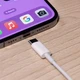 Imagem - 4 perigos de não tirar o carregador do celular da tomada após uso
