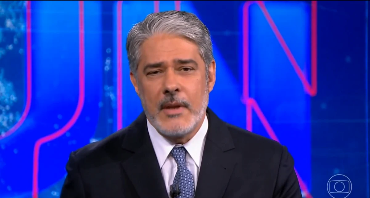 Bonner faz discurso para anunciar saída do Jornal Nacional por Reprodução / Globo