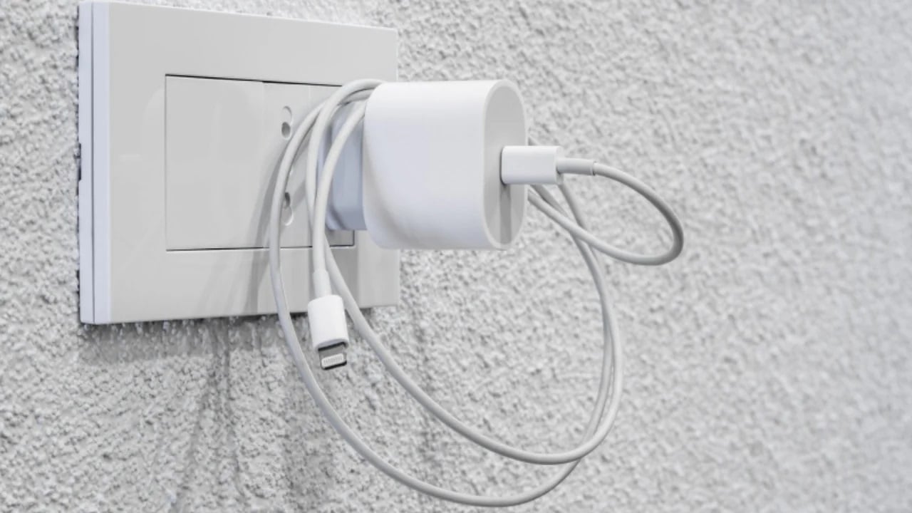 O consumo anual pode chegar a quase 2 quilowatt-hora, bastante baixo, mas não é zero por Shutterstock