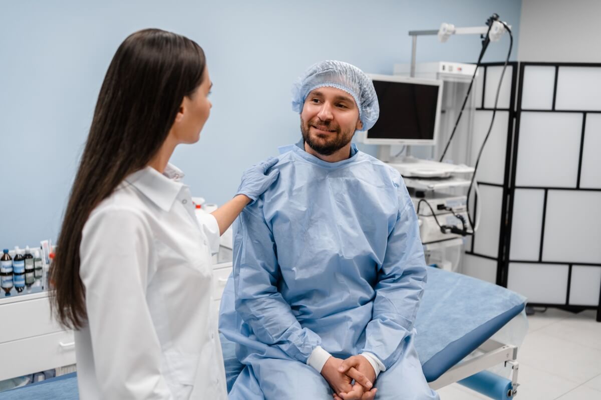 A endoscopia é fundamental para avaliar possíveis alterações no sistema digestivo (Imagem: Inside Creative House | Shutterstock)