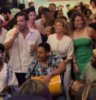 Famosos curtem aniversário de Humberto Carrão por Reprodução