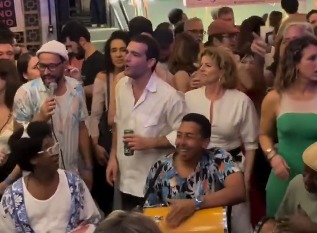 Famosos curtem aniversário de Humberto Carrão por Reprodução