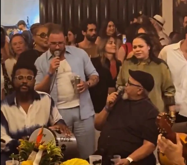 Famosos curtem aniversário de Humberto Carrão por Reprodução