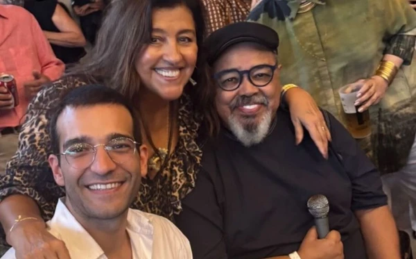 Humberto Carrão comemora aniversário em roda de samba