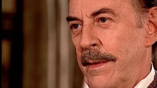 Raul Cortez que viveu o poderoso italiano Francesco morreu em 2006, em decorrência de um câncer de pâncreas. por Reprodução | Globo