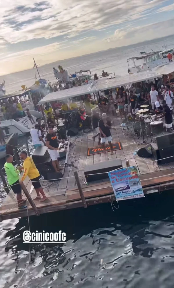 Show era realizado no mar por Reprodução / Redes sociais