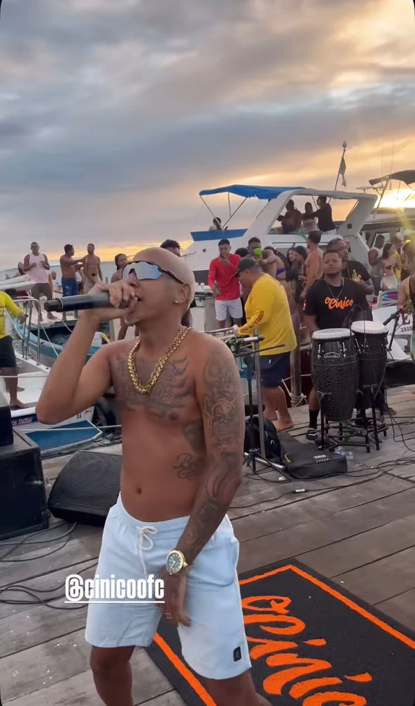 Show era realizado no mar por Reprodução / Redes sociais