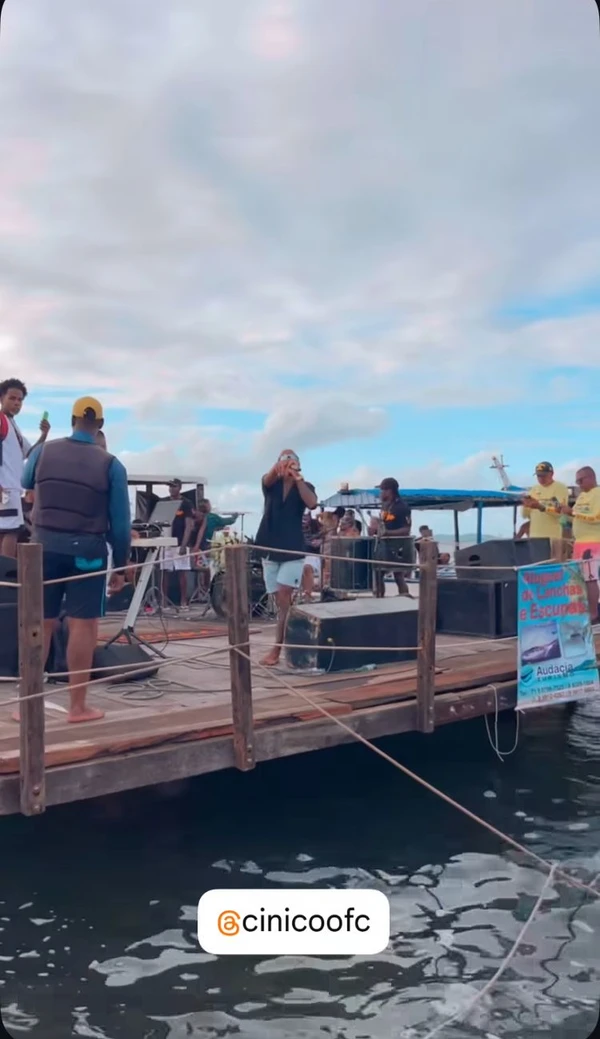 Show era realizado no mar por Reprodução / Redes sociais