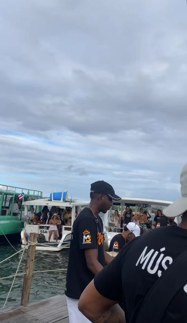 Show era realizado no mar por Reprodução / Redes sociais