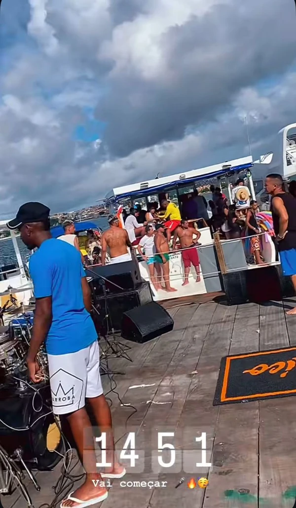 Show era realizado no mar por Reprodução / Redes sociais