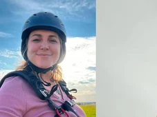Imagem - Mulher cai de torre de 90 metros ao tentar selfie e morre na frente do filho