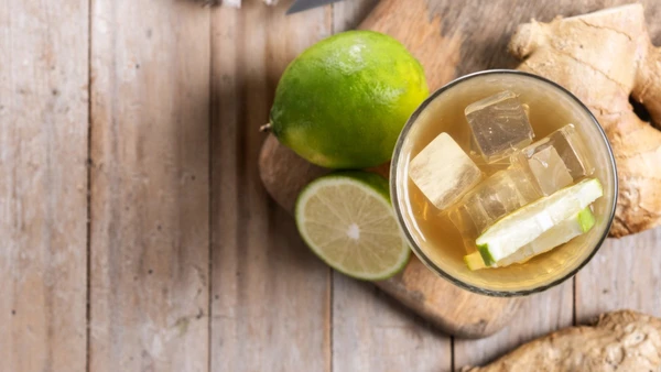 Bebida refrescante e poderosa: saiba como o limão e o gengibre atuam juntos no corpo