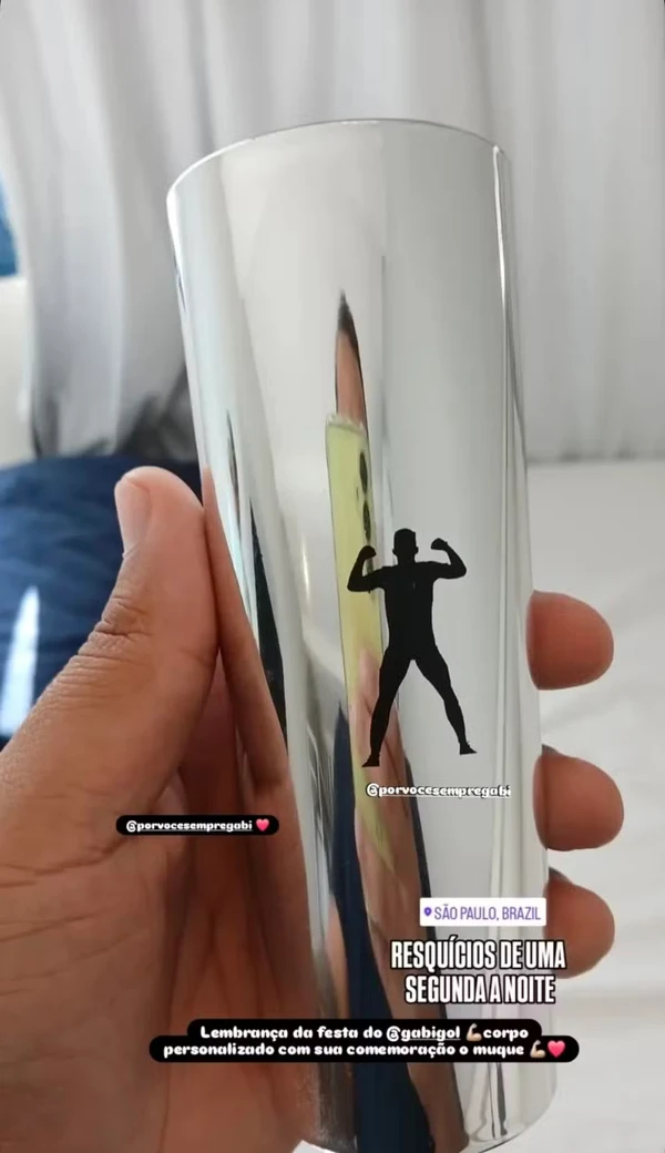 Gabigol fez copos personalizados para sua festa por Reprodução