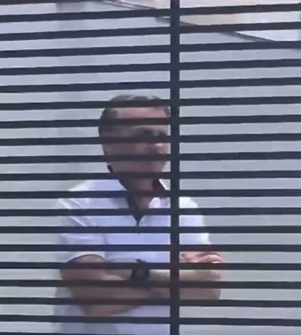Jair Bolsonaro em frente 