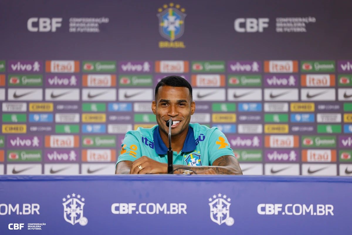 Jean Lucas em entrevista coletiva na Granja Comary