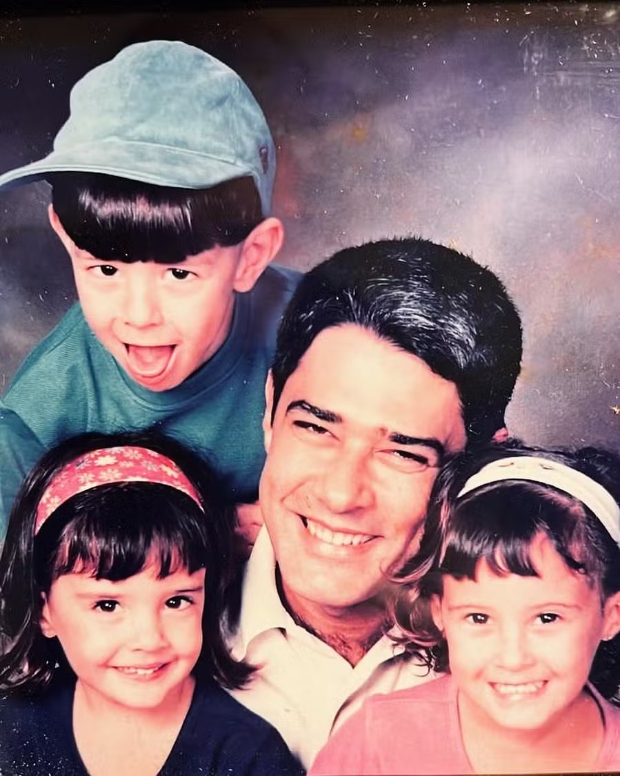 William Bonner compartilha foto com os filhos quando ainda eram crianças  por Reprodução/Redes Sociais 