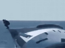 Imagem - Iate de R$ 5 milhões afunda com passageiros a bordo durante viagem inaugural; veja vídeo