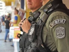 Imagem - Menino de 2 anos morre dentro de casa, e corpo passa 24h no sofá; pais não socorreram