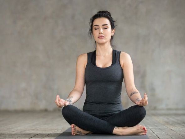 Imagem - Aprenda 5 posturas de ioga para melhorar a saúde sexual feminina