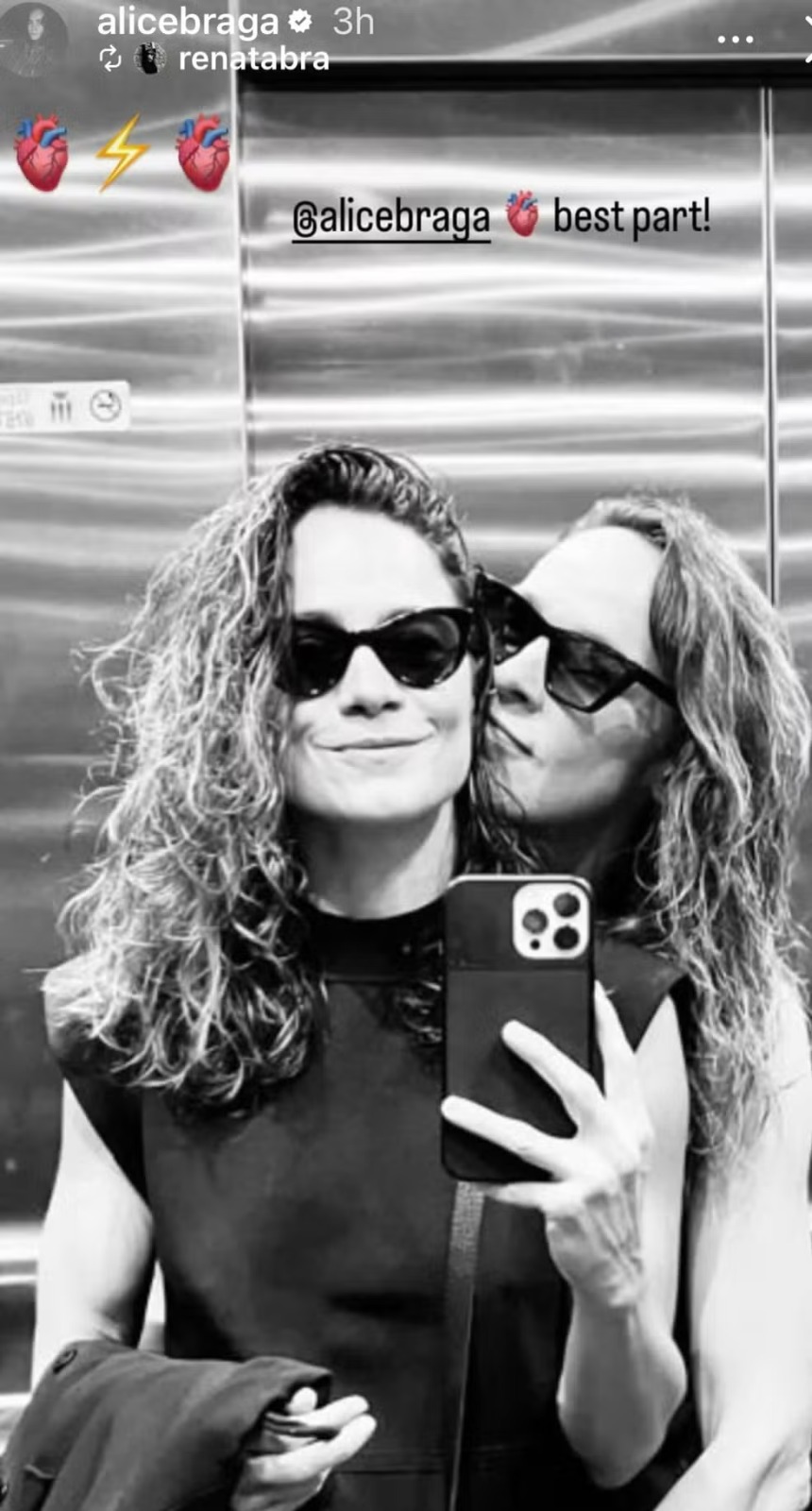 Alice Braga posta a primeira foto com a nova namorada, Renata Brandão por Reprodução/Instagram