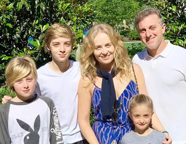 Angélica surpreendeu ao compartilhar uma "regra sagrada" na sua casa por Reprodução/Instagram