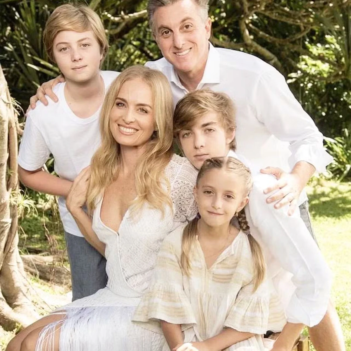 Angélica surpreendeu ao compartilhar uma "regra sagrada" na sua casa por Reprodução/Instagram